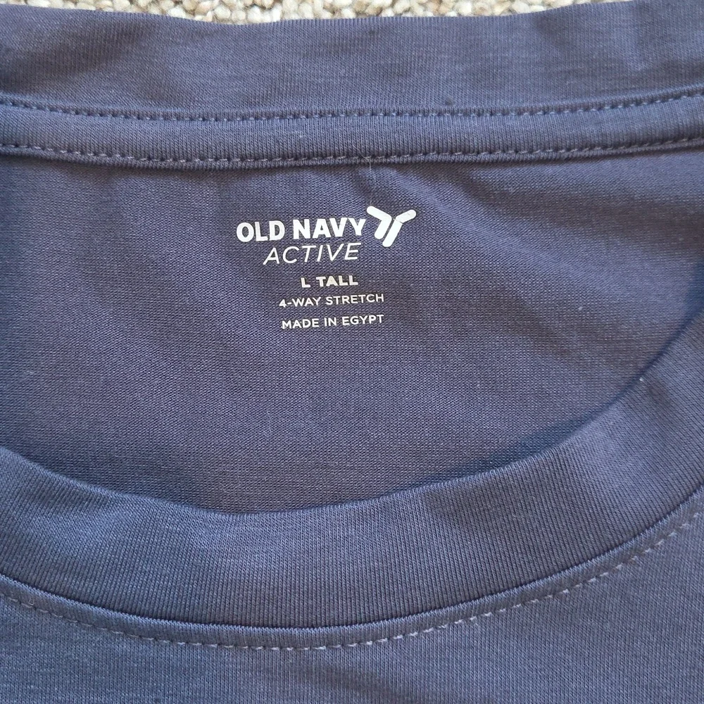 EUC Old Navy Active Men's T-Shirt - Picture 2 of 6